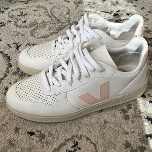 Veja sneakers size 8 / eur 39